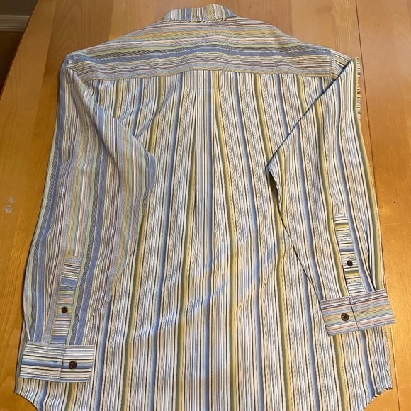 🎉host pick🎉 Tommy Bahama 100% Silk Dress Shirt - Picture 4 of 4
